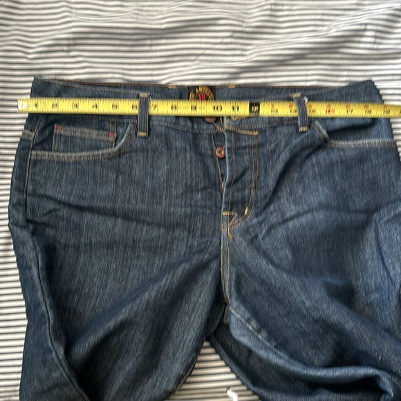 Von Dutch dark blue jeans. Exclusively tailored by 1984. Straight leg. 34 X 32 - Picture 5 of 9